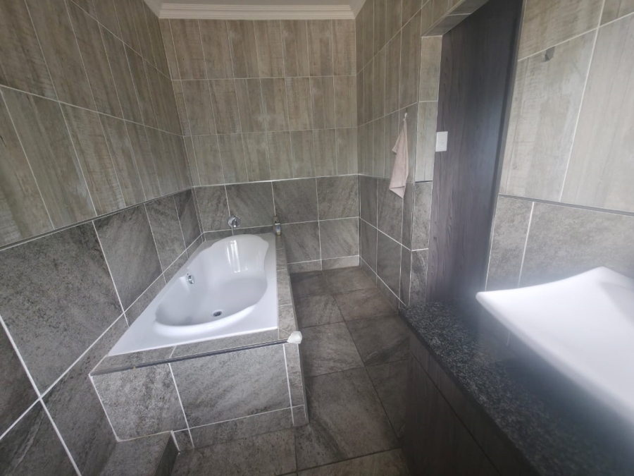 To Let 2 Bedroom Property for Rent in Vaalpark Free State